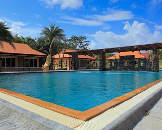 Pueanjai Resort and Restaurant - Chumphon - Bể bơi