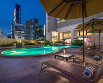 Novotel Kuala Lumpur City Centre - קואלה לומפור - בריכה