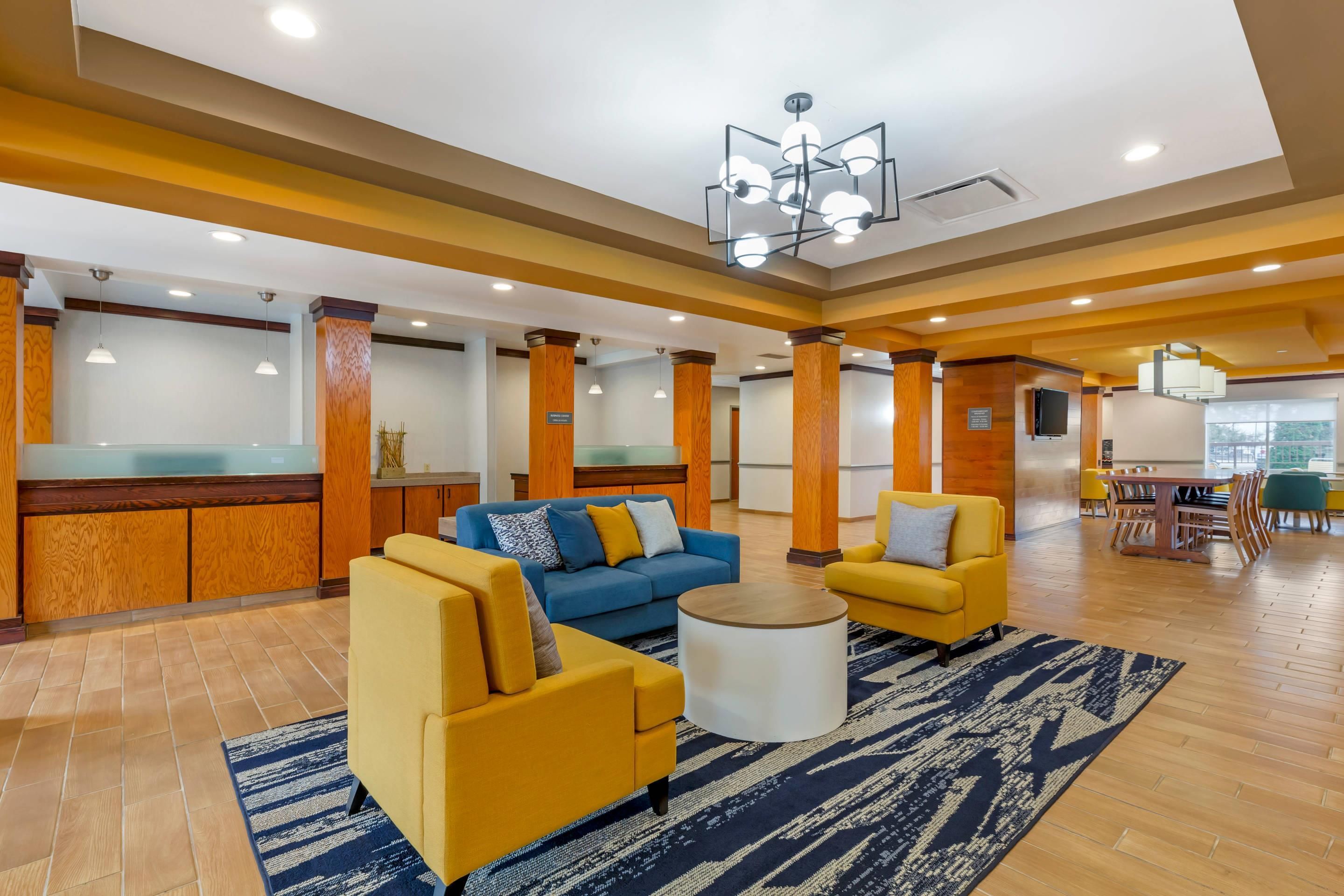 Comfort Inn and Suites Akron South - Кантон Акрон - Лоббі