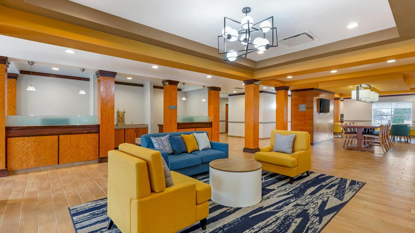 Comfort Inn and Suites Akron South
