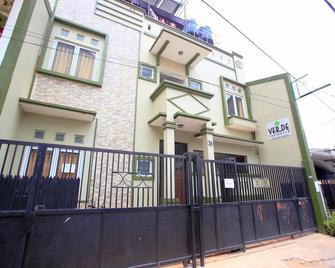 RedDoorz Karet Pedurenan - Yakarta - Edificio