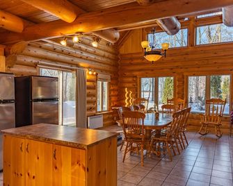 Chalets & Spa Lac Saint-Jean - Chambord - Comedor