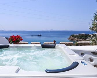 Villa Elina suites and more - Agios Stefanos - Zwembad