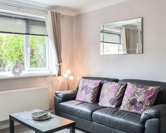 Corner House - Bridlington - Living room