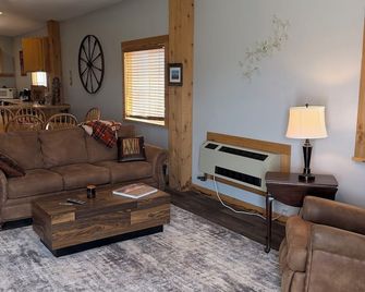 End of the Road Guesthouse: Peaceful 1-bedroom in Craig - Craig - Wohnzimmer