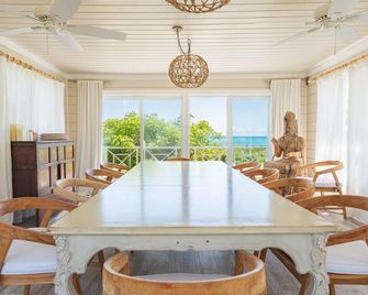 Sugar Beach Villa, - sprawling estate with hot tub, pool, and private cottages - Forbes Hill - Comedor