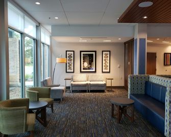 Holiday Inn Express & Suites Savannah N - Port Wentworth By IHG - Port Wentworth - Sala de estar