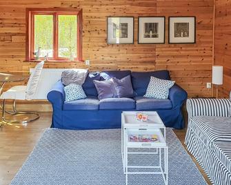 Nice Home In Ljusne With Wifi - Bergby - Sala de estar