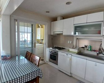 3 min walking to USAG-Humphreys pedestrian gate - Pyeongtaek - Kitchen