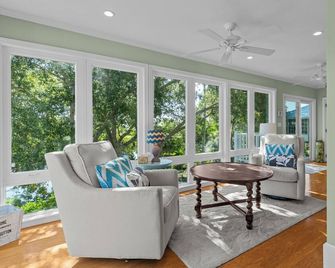 Boater's Dream Nestled On a Wide Gulf Access Canal - Bokeelia Breeze - Bokeelia - Living room