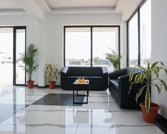 Casa Fedora Holiday Home - Lonavala - Lobby