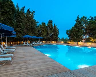 Trypiti Hotel And Suites - Limenaria - Bazén