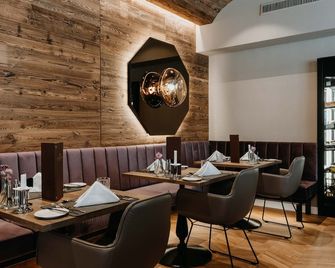 تسيلرتالرهوف - ألباين هايداواي - مايرهوفين - مطعم