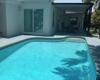 Pool house 3 bedroom 2 bathroom - Норт-Маямі-Біч - Басейн