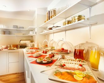 Hotel am Kieler Schloss Kiel by Première Classe - Kiel - Buffet