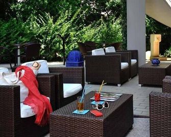 Due Pavoni - פזארו - פטיו