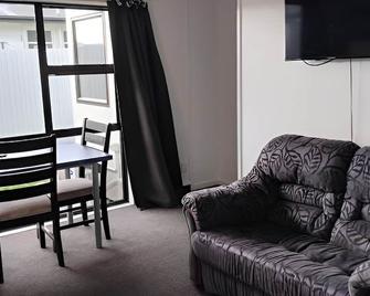 Napier Nest Motel - Napier - Living room