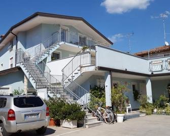 Albergo La Caravella - Monfalcone - Будівля