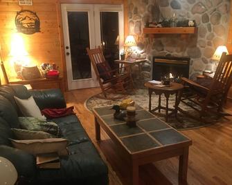 Powder Mountain 25 minutes, Snowbasin 10 minutes rated 1&2 of 30 Western Resorts - Huntsville - Sala de estar