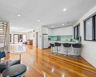 Comfy 3-bedroom building in St Kilda with fitness room, WiFi - St Kilda