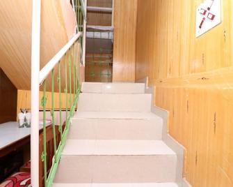 Bright Palace Pahalgam - Pahalgam - Escaleras