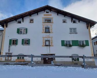 Ferienwohnungen im Schloss, (Nufenen). by Interhome - Splügen - Bâtiment