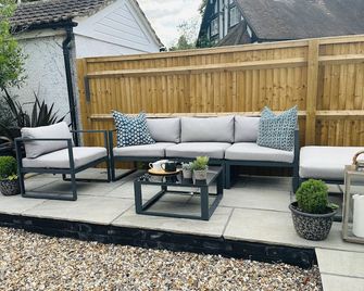 Beautiful 1-Bed Studio in Bourne end - Bourne End - Binnenhof