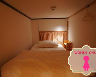 Bigtree Guest House - Izumisano - Slaapkamer