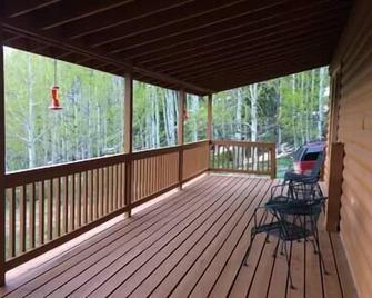 Whistle Pig Retreat At 22 West Cabins An - Walden - Balcón