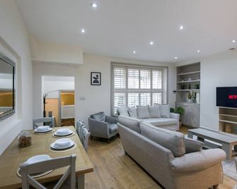 The Notting Hill Residence 2 BR Apartment Close to Hyde Park - Londres - Sala de estar