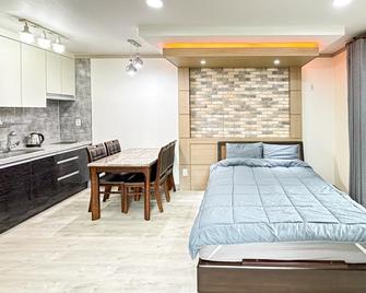 Hoengseong Solsarang Heimish Pension - Hoengseong - Bedroom