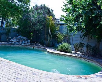 34onlincoln Guesthouse - Bellville - Pool