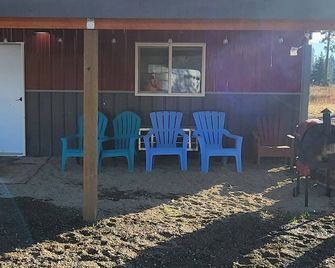 Simple & Quite 2-bedroom 1 bath in Trout Creek minutes from the Clark Fork River - Trout Creek - Patio