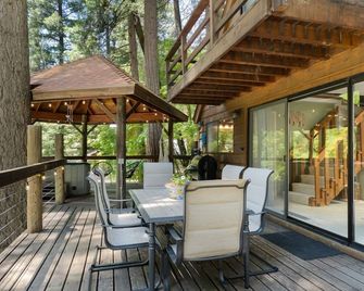 Cozy River Cabin/Hot Tub/Escape From The Bay - Pollock Pines - Patio