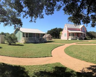Yellow House B&B - Salado - Gebouw