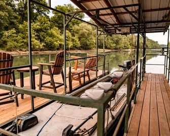 Little Red River Cabin for a perfect fishing getaway for the whole family! - Heber Springs - Balcony