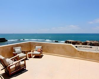 Nzar Khoury for Hosting - Acre - Balcón