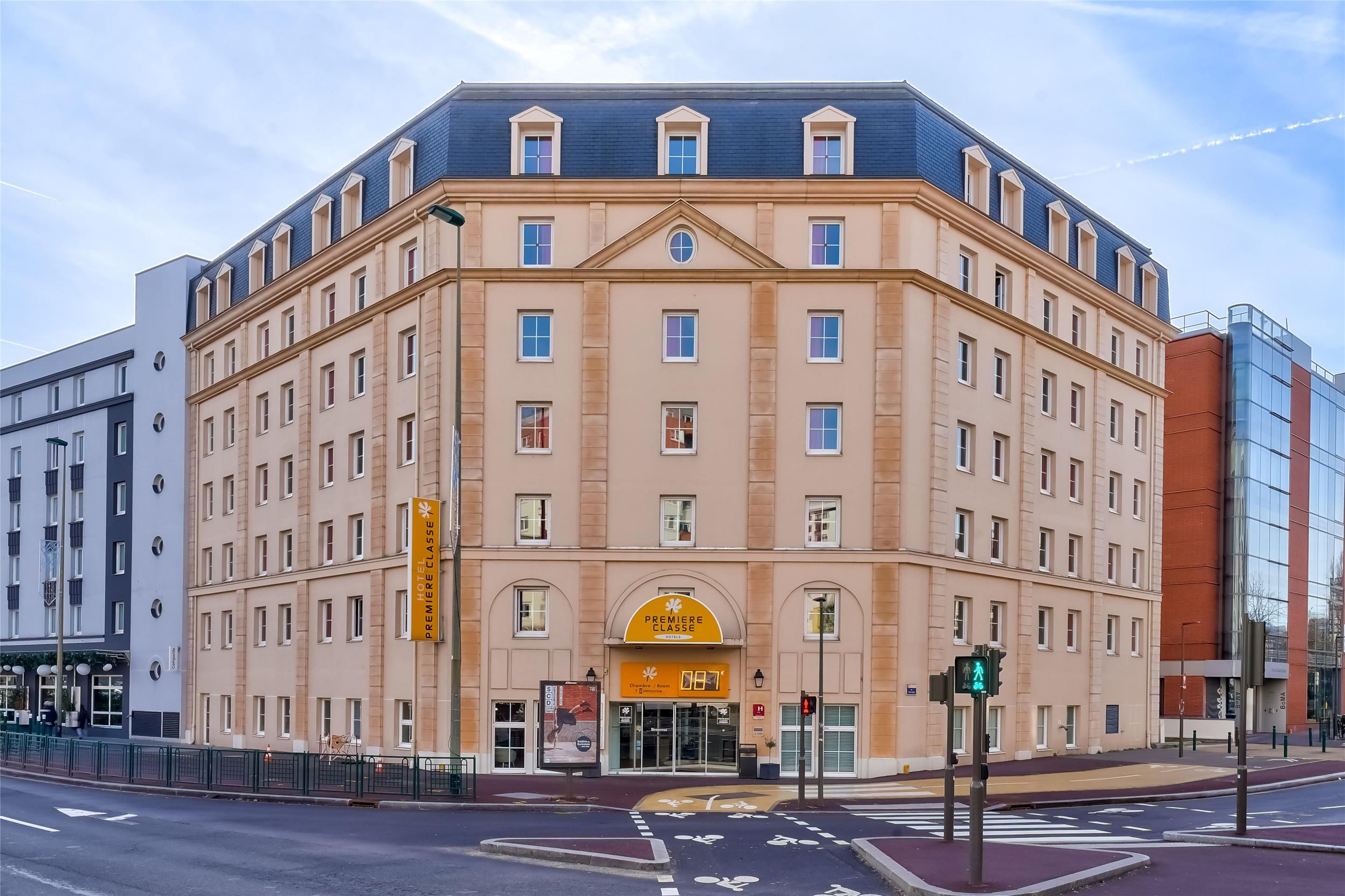 بريمير كلاس باريس ويست - بون دي سوريسني