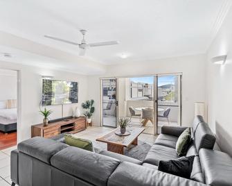 Cairns City Apartments - Cairns - Living room