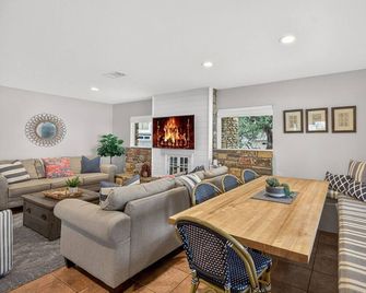 Family Lakefront Retreat - Marble Falls