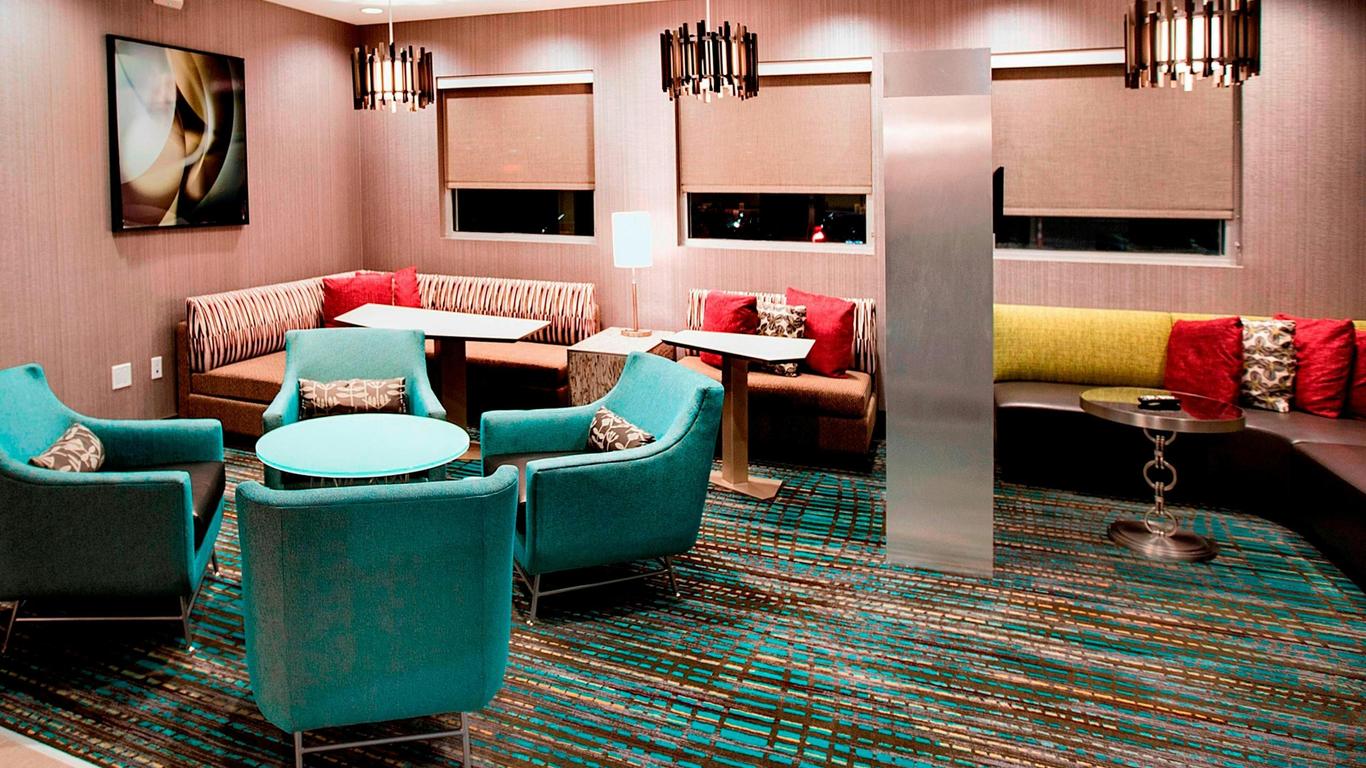 ريزيدانس إن ليك تشارلز