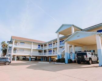 2 Convenient Units w/ Access to Kemah Boardwalk Access | Deck with Marina View - Kemah - Gebäude