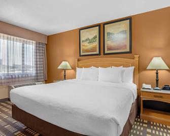 Quality Inn & Suites Plano East - Richardson - Plano - Bedroom