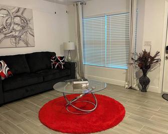 Cozy Fort Myers Extended Stay - Fort Myers - Sala