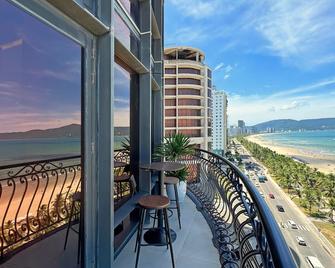 Holiday Beach Hotel Danang - Da Nang - Varanda