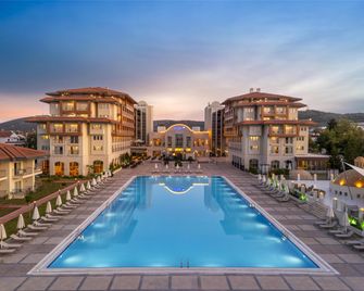 Radisson Blu Resort & Spa, Cesme - צזמה - בריכה