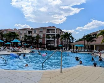 2BR Condo l Convention Center l 6min Epic - Williamsburg (Florida) - Piscina