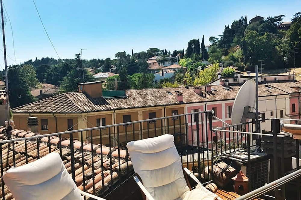 Chic Comfortable Home: 2 bedrooms-Located Downtown Cesena. Entire Townhome. - سيسينا - شرفة