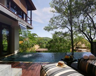 Villa Zolitude Resort & Spa (Sha Plus+) - Chalong - פטיו