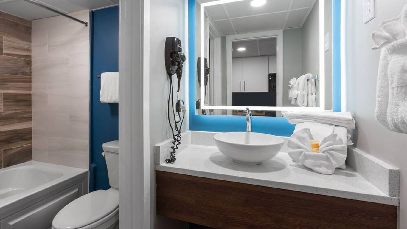 كراون ريف بيتش ريزورت آند ووتر بارك